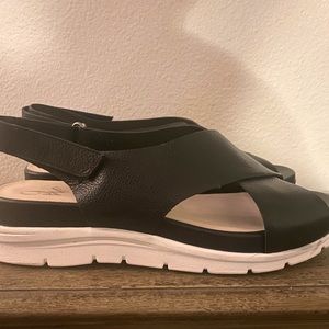 Nine West black platform sandal